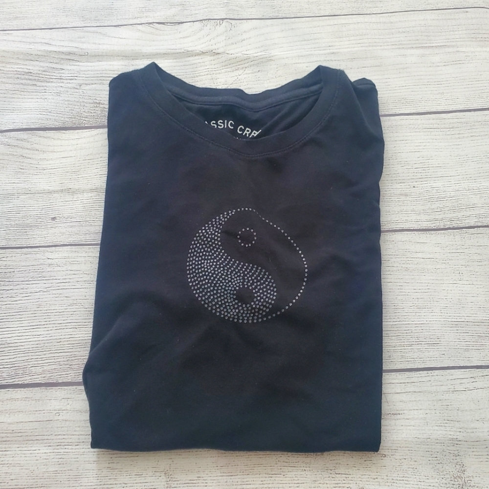 Aeropostale Black Ying yang Y2K short sleeve tshirt. Size large.